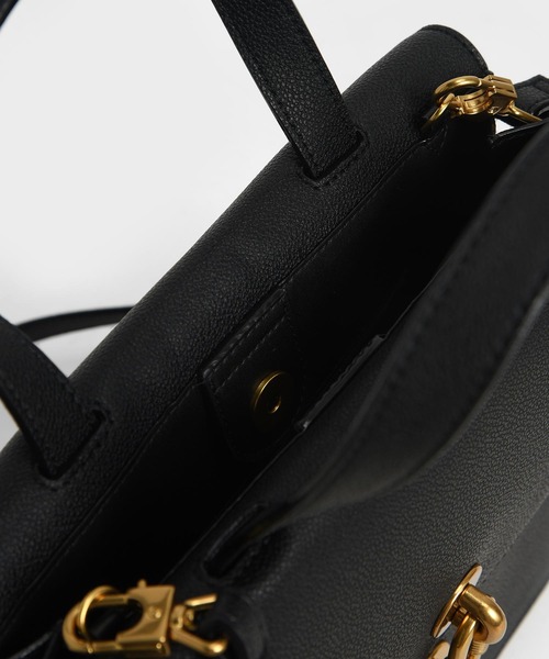 CHARLES & KEITH(チャールズ & キース)の「メタリックアクセントトートバッグ / Metallic Accent Tote Bag(トートバッグ・レディース・ブラック/バーガンディー・M)」の7枚目の写真