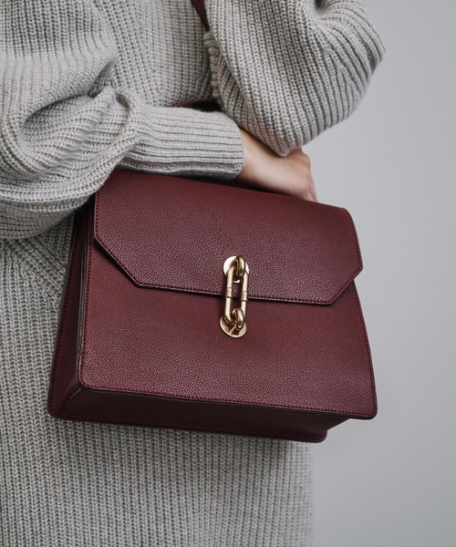 CHARLES & KEITH(チャールズ & キース)の「メタリックアクセントトートバッグ / Metallic Accent Tote Bag(トートバッグ・レディース・ブラック/バーガンディー・M)」の8枚目の写真