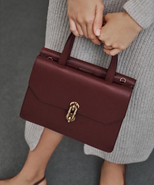 CHARLES & KEITH(チャールズ & キース)の「メタリックアクセントトートバッグ / Metallic Accent Tote Bag(トートバッグ・レディース・ブラック/バーガンディー・M)」の10枚目の写真