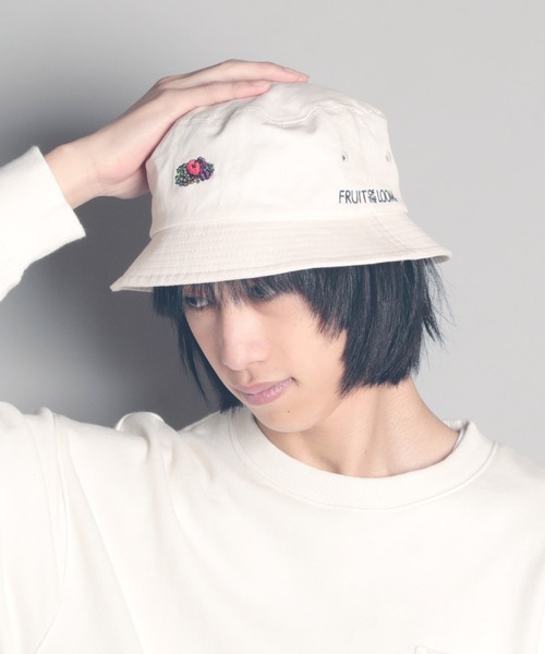 FRUIT OF THE LOOM（フルーツオブザルーム）の「【FRUIT OF THE LOOM/フルーツオブザルーム】FTL EMB BUCKET HAT/刺繍バケットハット（ハット・メンズ・ホワイト/ブラック/ベージュ・FREE）」の2枚目の写真