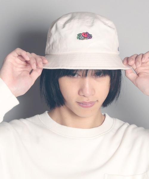 FRUIT OF THE LOOM（フルーツオブザルーム）の「【FRUIT OF THE LOOM/フルーツオブザルーム】FTL EMB BUCKET HAT/刺繍バケットハット（ハット・メンズ・ホワイト/ブラック/ベージュ・FREE）」の4枚目の写真