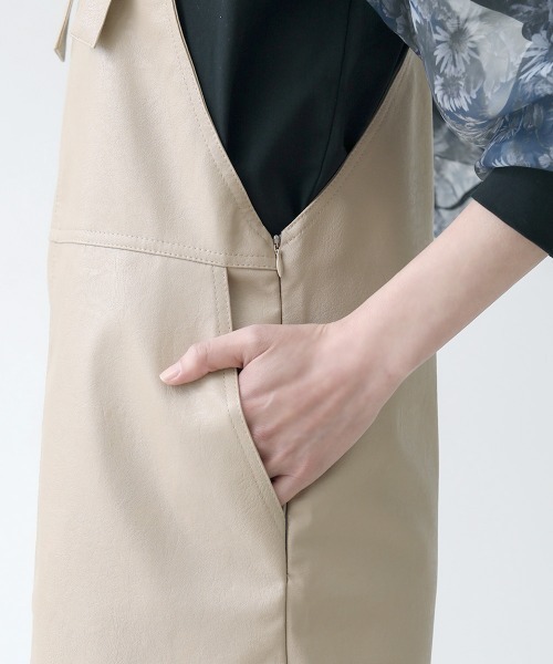 Bou Jeloud（ブージュルード）の「フェイクレザージャンスカ（ジャンパースカート・レディース・アイボリー/ブラウン/ブラック/オリーブ・FREE）」の19枚目の写真