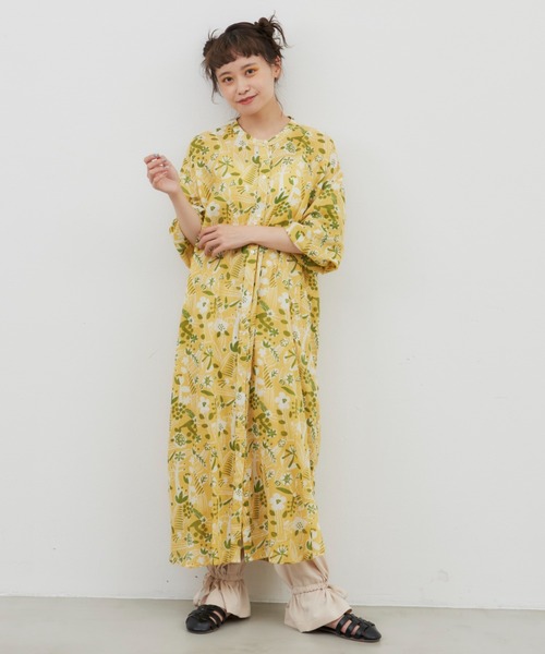 MERLOT（メルロー）の「ボタニカルシャツワンピース（シャツワンピース・レディース・イエロー/ブルー・FREE）」の2枚目の写真