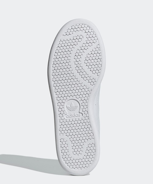 adidas（アディダス）の「スタンスミス [STAN SMITH] アディダスオリジナルス（スニーカー・レディース・ホワイト系その他・25.5cm/22.5cm/26.5cm/25.0cm/24.5cm/22.0cm/23.0cm/23.5cm/24.0cm/26.0cm）」の5枚目の写真