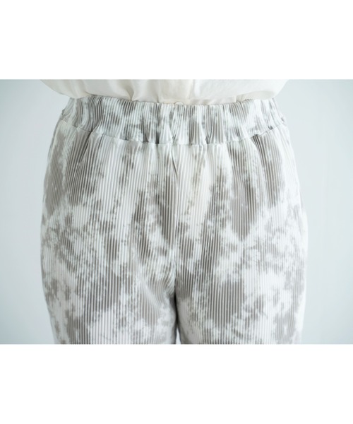 Chiaro（キアロ）の「タイダイ柄楊柳プリーツワイドフレアパンツ（その他パンツ・レディース・ベージュ/グレー/オリーブ・FREE）」の21枚目の写真