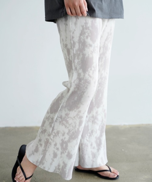 Chiaro（キアロ）の「タイダイ柄楊柳プリーツワイドフレアパンツ（その他パンツ・レディース・ベージュ/グレー/オリーブ・FREE）」の20枚目の写真