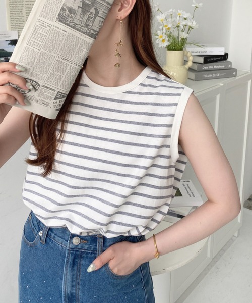 moment+（モーメントプラス）の「綿100％天竺.無地＆ボーダーバックショルダータックノースリーブTシャツ（Tシャツ/カットソー・レディース・ブラック/ベージュ/オフホワイト/杢グレー/グレイッシュベージュ/ピンク/オレンジ/ターコイズブルー/グリーン/クリアグリーン/イエロー×グリーン/ブラック系その他/グレー/オートミール/チャコールグレー・M/L）」の5枚目の写真