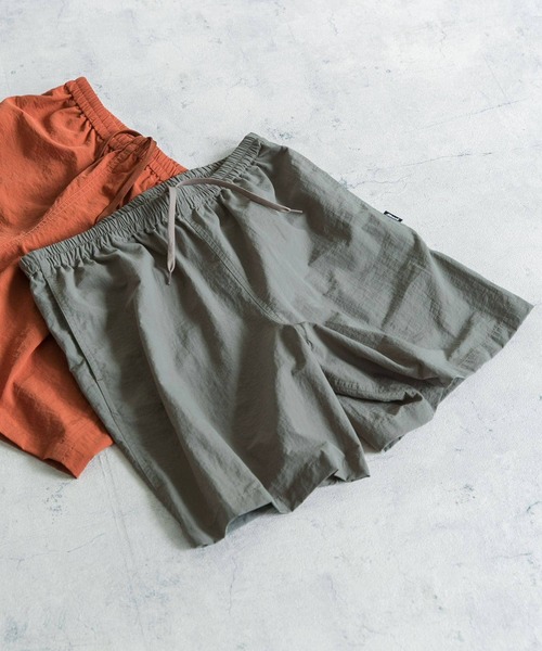 URBAN RESEARCH DOORS（アーバンリサーチドアーズ）の「『WEB限定』Monch　ナイロンイージーショーツ（その他パンツ・メンズ・ブラック/グリーン/オレンジ系その他/ブルー/ベージュ系その他・MEDIUM/X-LARGE/LARGE）」の20枚目の写真