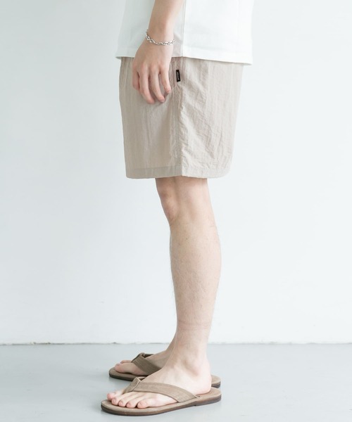 URBAN RESEARCH DOORS（アーバンリサーチドアーズ）の「『WEB限定』Monch　ナイロンイージーショーツ（その他パンツ・メンズ・ブラック/グリーン/オレンジ系その他/ブルー/ベージュ系その他・MEDIUM/X-LARGE/LARGE）」の22枚目の写真