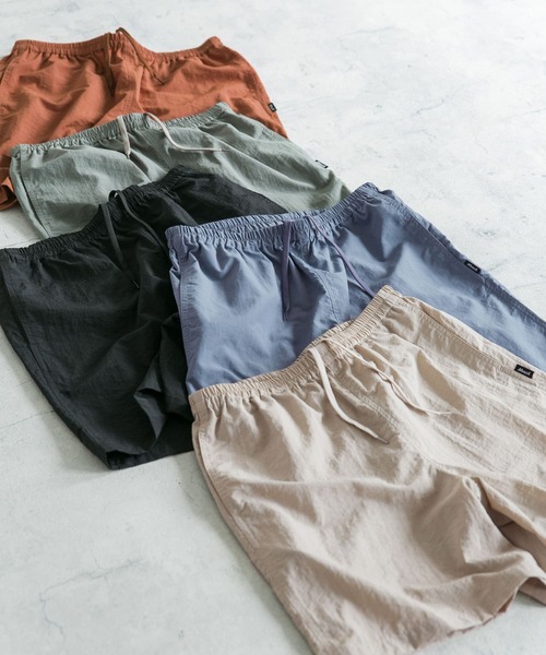 URBAN RESEARCH DOORS（アーバンリサーチドアーズ）の「『WEB限定』Monch　ナイロンイージーショーツ（その他パンツ・メンズ・ブラック/グリーン/オレンジ系その他/ブルー/ベージュ系その他・MEDIUM/X-LARGE/LARGE）」の3枚目の写真