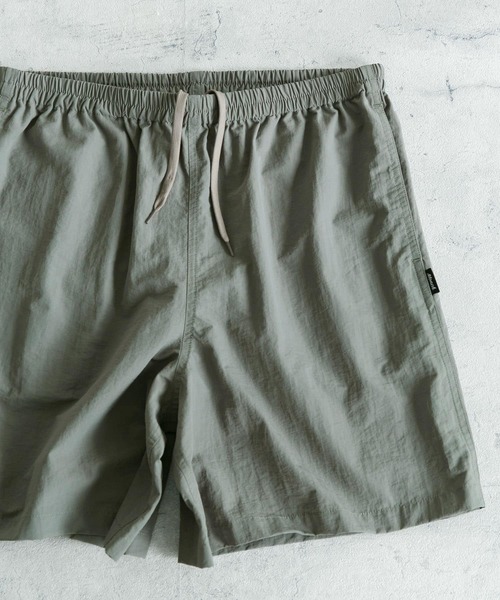 URBAN RESEARCH DOORS（アーバンリサーチドアーズ）の「『WEB限定』Monch　ナイロンイージーショーツ（その他パンツ・メンズ・ブラック/グリーン/オレンジ系その他/ブルー/ベージュ系その他・MEDIUM/X-LARGE/LARGE）」の4枚目の写真