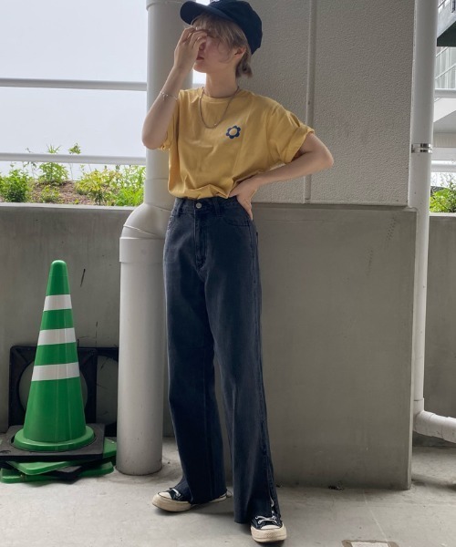 WEGO（ウィゴー）の「WEGO/ワンポイントflowerロゴTシャツ（Tシャツ/カットソー・レディース・イエロー/グリーン・SMALL/MEDIUM/LARGE/X-LARGE）」の3枚目の写真