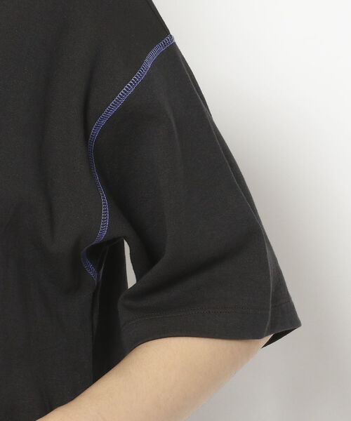 AULA AILA（アウラアイラ）の「AULA AILA（アウラアイラ）別注カラーステッチTシャツ（Tシャツ/カットソー・レディース・ホワイト/チャコールグレー・0）」の18枚目の写真