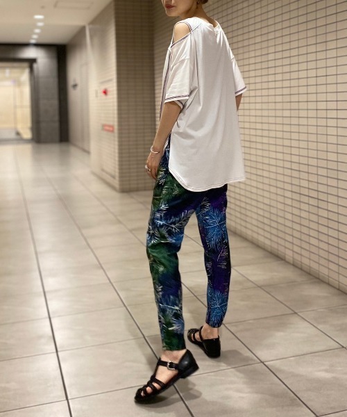 AULA AILA（アウラアイラ）の「AULA AILA（アウラアイラ）別注カラーステッチTシャツ（Tシャツ/カットソー・レディース・ホワイト/チャコールグレー・0）」の22枚目の写真