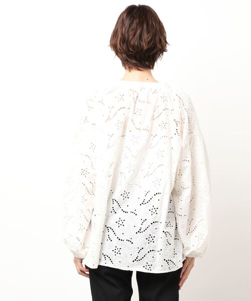WORLD WIDE LOVE!(ワールドワイドラブ)の「スターカットワークブラウス(シャツ/ブラウス・レディース・ブラック/オフホワイト・1)」の6枚目の写真