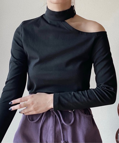 musubore（ムスボレ）の「ショルダーカットチョーカートップス（Tシャツ/カットソー・レディース・ブラック・FREE）」の16枚目の写真