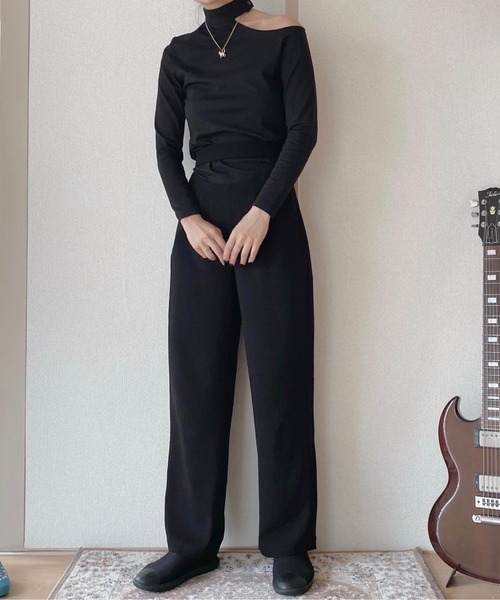 musubore（ムスボレ）の「ショルダーカットチョーカートップス（Tシャツ/カットソー・レディース・ブラック・FREE）」の14枚目の写真