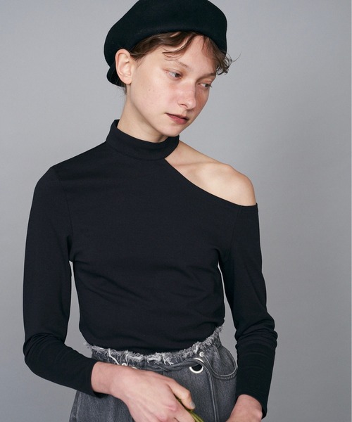 musubore（ムスボレ）の「ショルダーカットチョーカートップス（Tシャツ/カットソー・レディース・ブラック・FREE）」の18枚目の写真