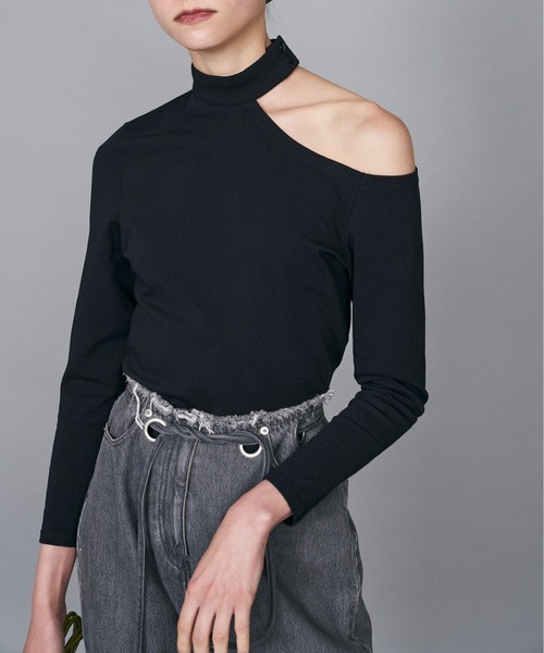 musubore（ムスボレ）の「ショルダーカットチョーカートップス（Tシャツ/カットソー・レディース・ブラック・FREE）」の12枚目の写真