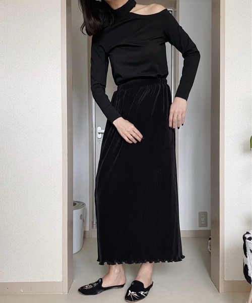 musubore（ムスボレ）の「ショルダーカットチョーカートップス（Tシャツ/カットソー・レディース・ブラック・FREE）」の11枚目の写真