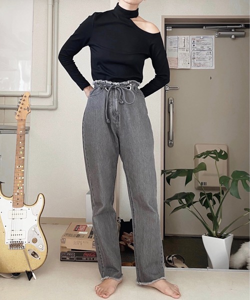 musubore（ムスボレ）の「ショルダーカットチョーカートップス（Tシャツ/カットソー・レディース・ブラック・FREE）」の22枚目の写真