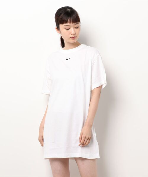 NIKE（ナイキ）の「ＮＳＷ　ＥＳＳＮＴＬ　ＤＲＥＳＳ（ワンピース・レディース・ブラック/ホワイト・M）」の2枚目の写真