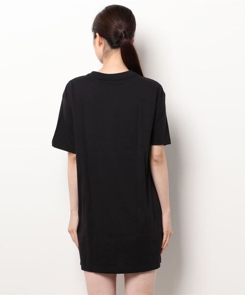 NIKE（ナイキ）の「ＮＳＷ　ＥＳＳＮＴＬ　ＤＲＥＳＳ（ワンピース・レディース・ブラック/ホワイト・M）」の4枚目の写真