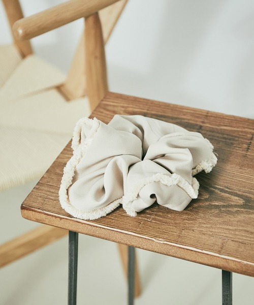 VIS（ビス）の「フリンジビッグシュシュ（シュシュ・レディース・ベージュ/カーキ/パープル系その他・FREE）」の5枚目の写真