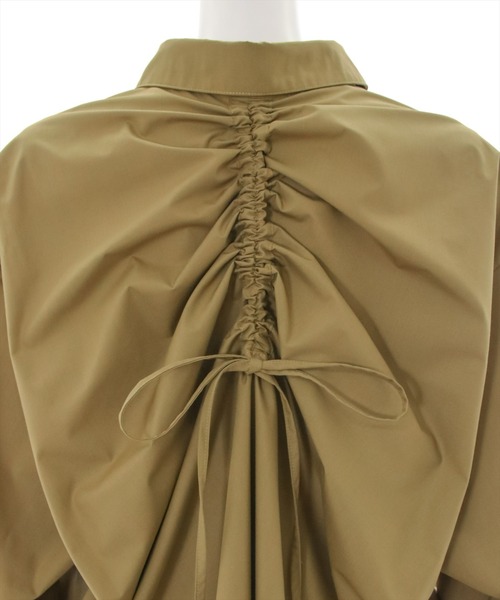 clear（クリア）の「バックギャザーオーバーサイズシャツ（シャツ/ブラウス・レディース・ブラック/オフホワイト/カーキ・F）」の5枚目の写真