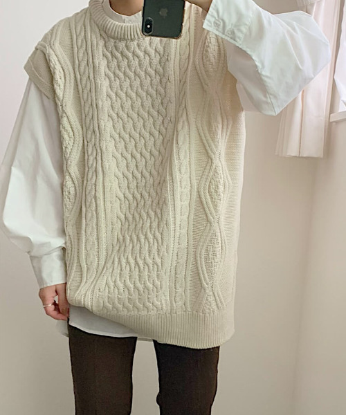 ISOOK（アイスー）の「Cable over knit vest / ケーブルオーバーニットベスト（mi select）（ベスト・レディース・ブラウン/アイボリー・FREE）」の4枚目の写真