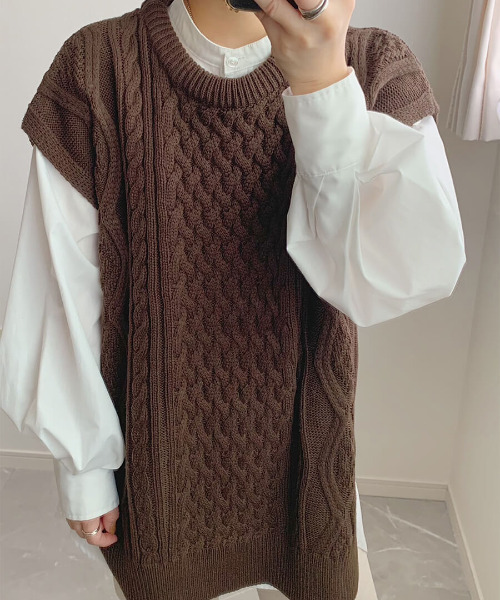 ISOOK（アイスー）の「Cable over knit vest / ケーブルオーバーニットベスト（mi select）（ベスト・レディース・ブラウン/アイボリー・FREE）」の6枚目の写真
