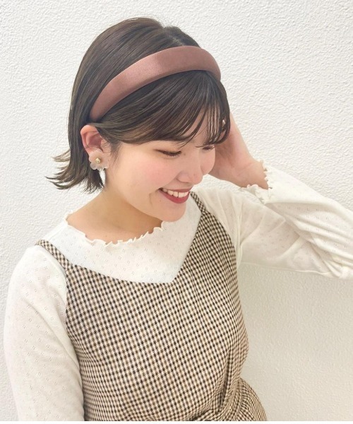 flower(フラワー)の「パーリーヘアバンド(カチューシャ・レディース・ブラウン/ダークブラウン・FREE)」の21枚目の写真