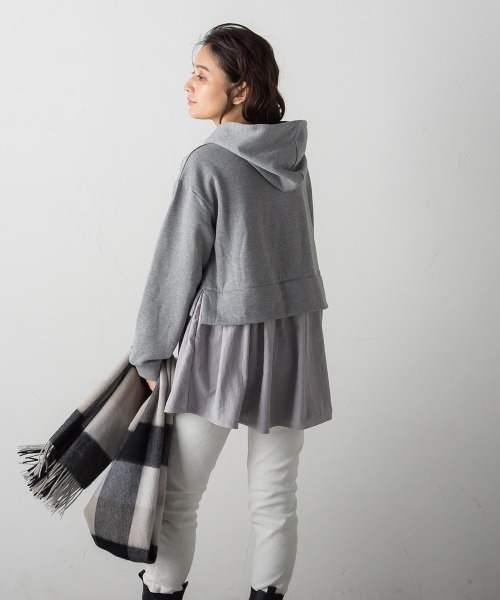 socolla（ソコラ）の「【socolla】裏起毛ティアードドッキングパーカー（パーカー・レディース・ブラック/グレー/レッド/グリーン・M）」の3枚目の写真