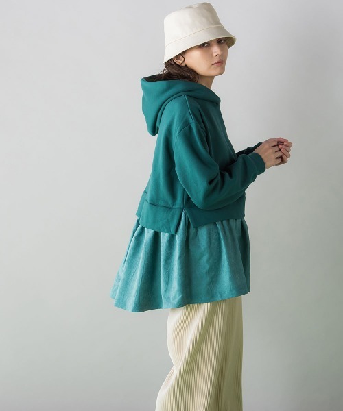 socolla（ソコラ）の「【socolla】裏起毛ティアードドッキングパーカー（パーカー・レディース・ブラック/グレー/レッド/グリーン・M）」の4枚目の写真