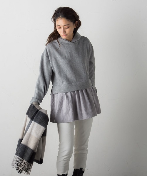 socolla（ソコラ）の「【socolla】裏起毛ティアードドッキングパーカー（パーカー・レディース・ブラック/グレー/レッド/グリーン・M）」の11枚目の写真