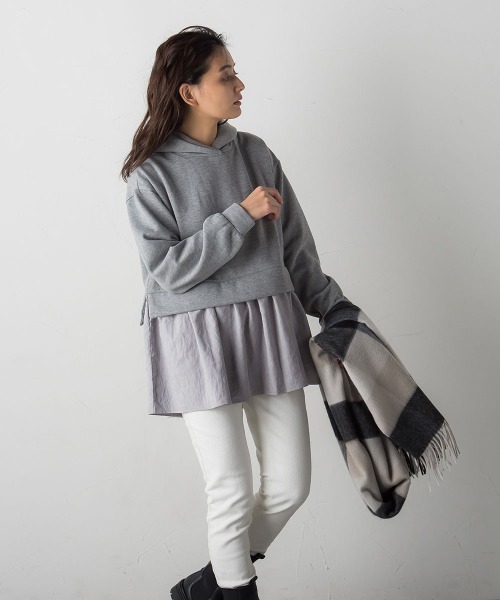 socolla（ソコラ）の「【socolla】裏起毛ティアードドッキングパーカー（パーカー・レディース・ブラック/グレー/レッド/グリーン・M）」の13枚目の写真