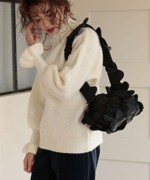DONOBAN(ドノバン)の「花びらショルダーBAG(ショルダーバッグ・レディース・ブラック/グレー/ブルー・ONESIZE)」の2枚目の写真