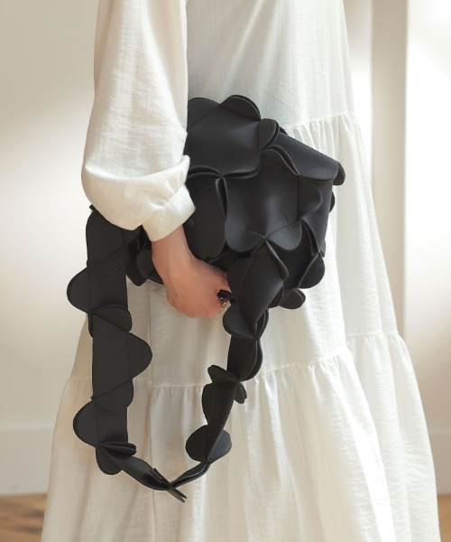 DONOBAN(ドノバン)の「花びらショルダーBAG(ショルダーバッグ・レディース・ブラック/グレー/ブルー・ONESIZE)」の21枚目の写真