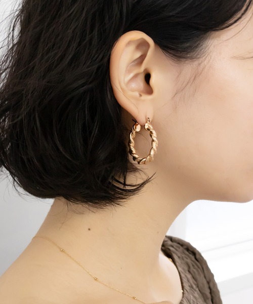 RANDA（ランダ）の「ツイストフープピアス（ピアス（両耳用）・レディース・ゴールド/シルバー・FREE）」の2枚目の写真