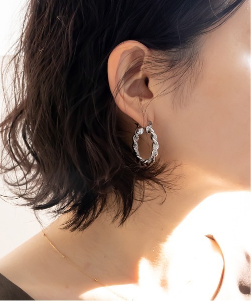 RANDA（ランダ）の「ツイストフープピアス（ピアス（両耳用）・レディース・ゴールド/シルバー・FREE）」の6枚目の写真