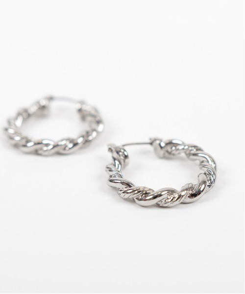 RANDA（ランダ）の「ツイストフープピアス（ピアス（両耳用）・レディース・ゴールド/シルバー・FREE）」の4枚目の写真