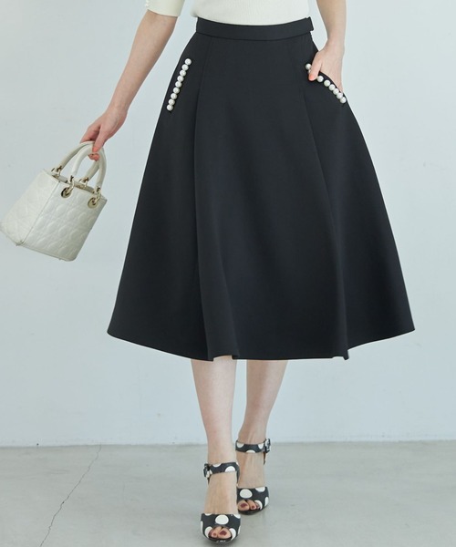 tocco closet（トッコ　クローゼット）の「ポケットパール付きダイバータックフレアスカート（スカート・レディース・ブラック/ベージュ/ネイビー・M）」の2枚目の写真