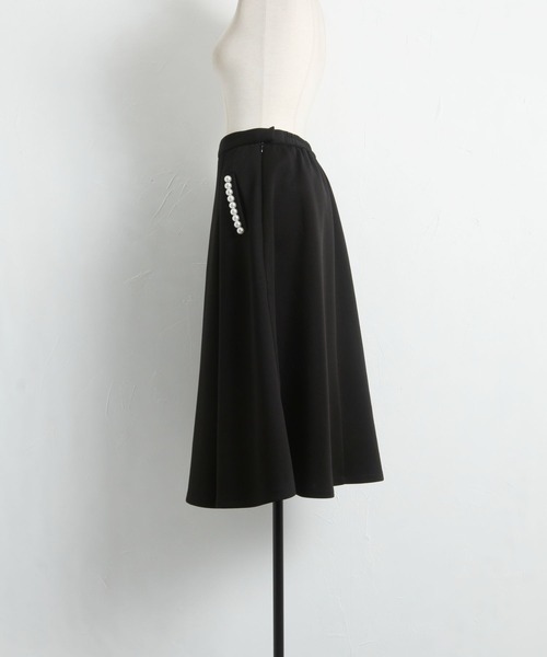 tocco closet（トッコ　クローゼット）の「ポケットパール付きダイバータックフレアスカート（スカート・レディース・ブラック/ベージュ/ネイビー・M）」の19枚目の写真