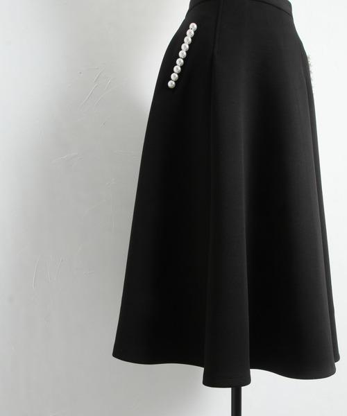 tocco closet（トッコ　クローゼット）の「ポケットパール付きダイバータックフレアスカート（スカート・レディース・ブラック/ベージュ/ネイビー・M）」の8枚目の写真