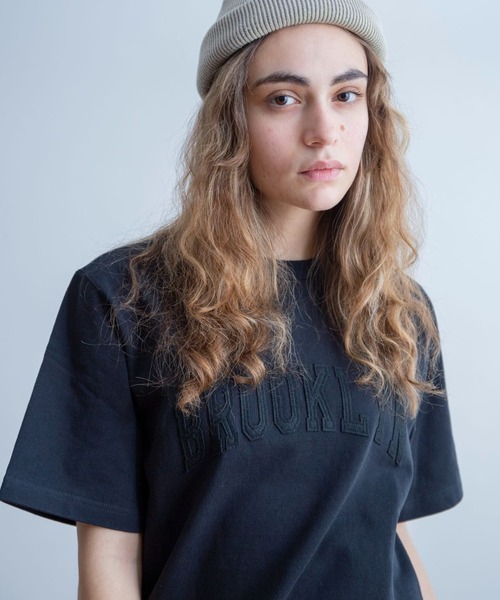 Universal Style Wear(ユニバーサルスタイルウェア)の「Universal Style Wear フェルト カレッジ Tシャツ(Tシャツ/カットソー・メンズ・ネイビー/ブラック/オフホワイト/ブルーグレー・X-LARGE/LARGE/MEDIUM)」の7枚目の写真