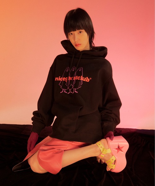 ISTKUNST（イストクンスト）の「【nice ghost club】3GHOST LOGO HOODIE / ナイスゴーストクラブ ３ゴースト ロゴ フーディー（パーカー・メンズ・ライトグレー/ブラック/パープル・MEDIUM/LARGE）」の6枚目の写真