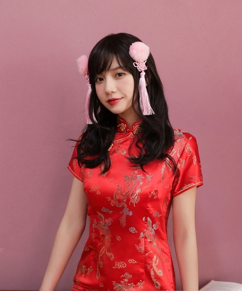 BODYLINE(ボディライン)の「チャイナドレスに合わせたい 選べる4color タッセル付きぽんぽんヘアクリップ(コスチューム/パーティーグッズ・レディース・レッド/ピンク/ホワイト×レッド/ホワイト×ピンク・FREE)」の3枚目の写真