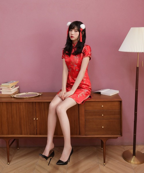 BODYLINE(ボディライン)の「チャイナドレスに合わせたい 選べる4color タッセル付きぽんぽんヘアクリップ(コスチューム/パーティーグッズ・レディース・レッド/ピンク/ホワイト×レッド/ホワイト×ピンク・FREE)」の5枚目の写真