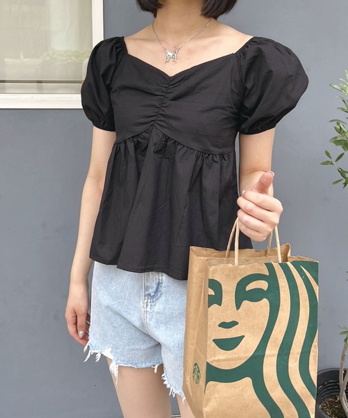 Twinkle;pm(トゥインクルピーエム)の「シャーリングギャザーTOPS(シャツ/ブラウス・レディース・ブラック/ベージュ/ピンク/イエロー・FREE)」の5枚目の写真