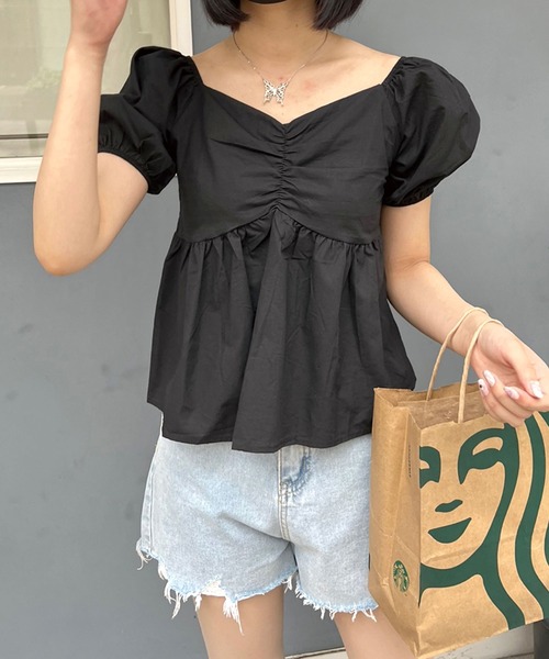 Twinkle;pm(トゥインクルピーエム)の「シャーリングギャザーTOPS(シャツ/ブラウス・レディース・ブラック/ベージュ/ピンク/イエロー・FREE)」の6枚目の写真